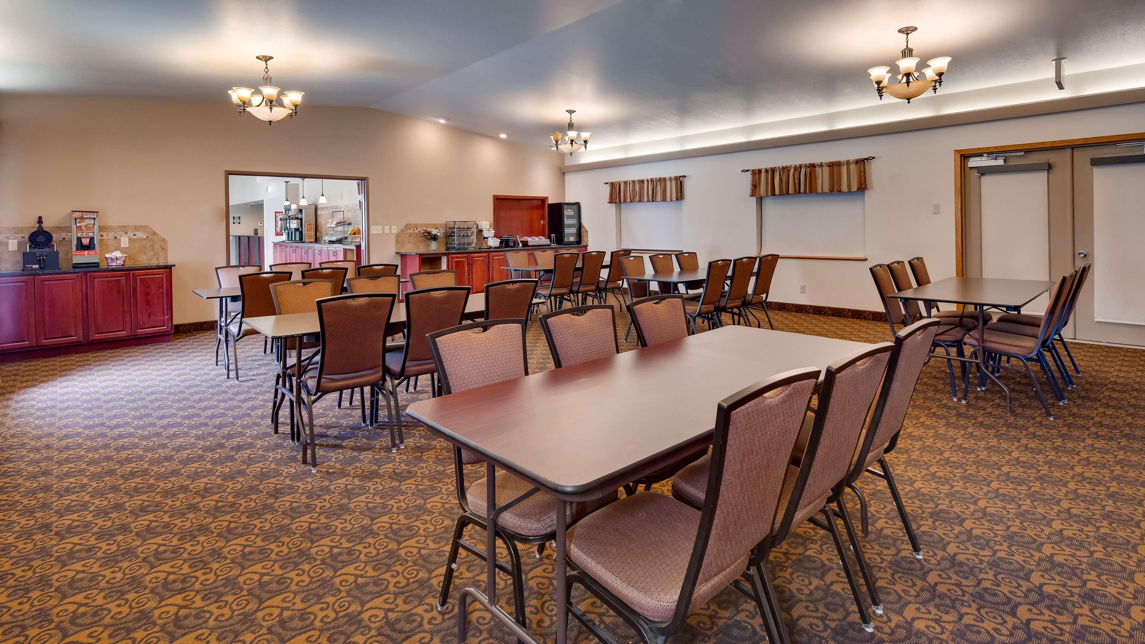 Best Western West Hills Inn Chadron Buitenkant foto