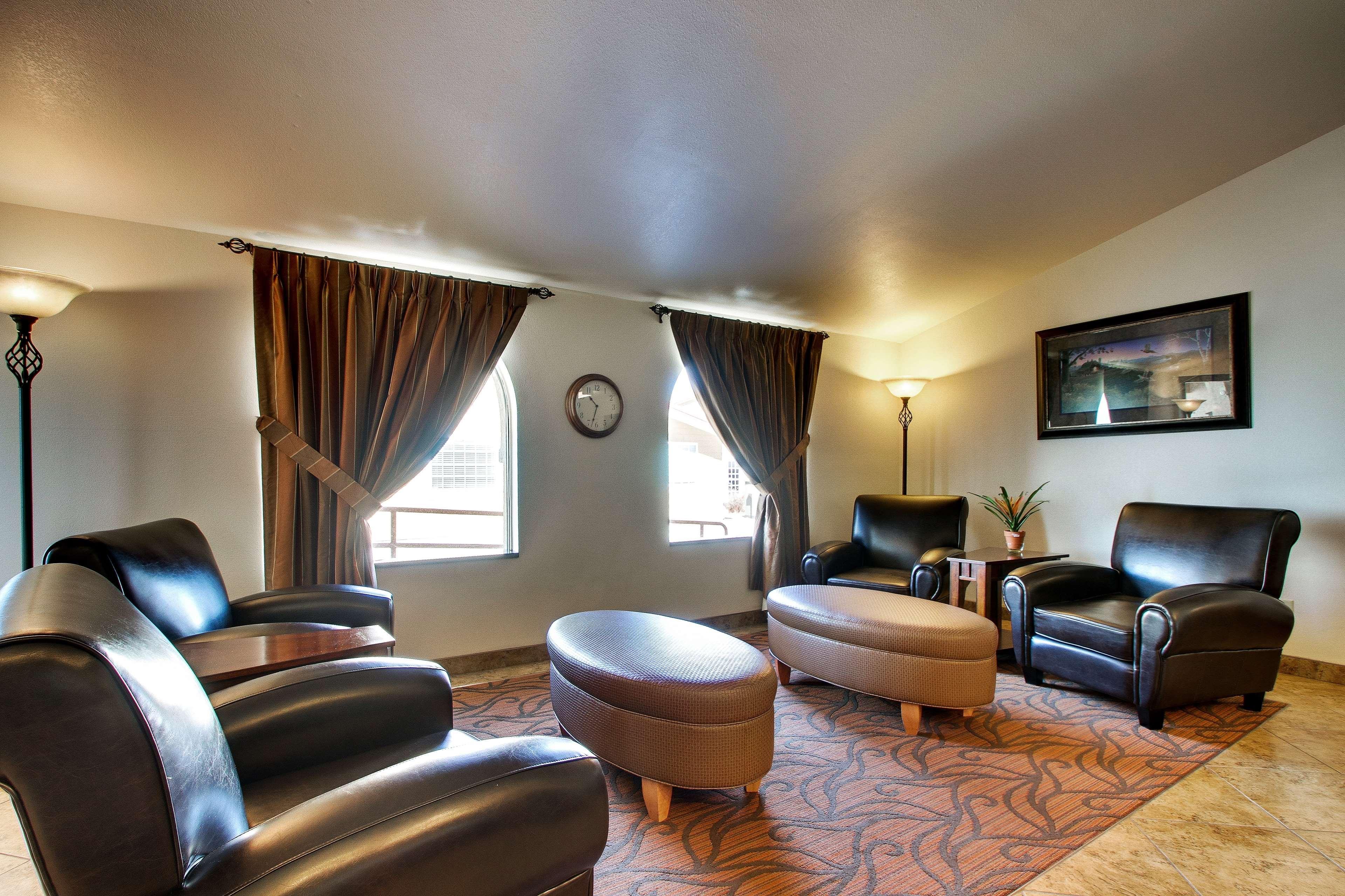 Best Western West Hills Inn Chadron Buitenkant foto