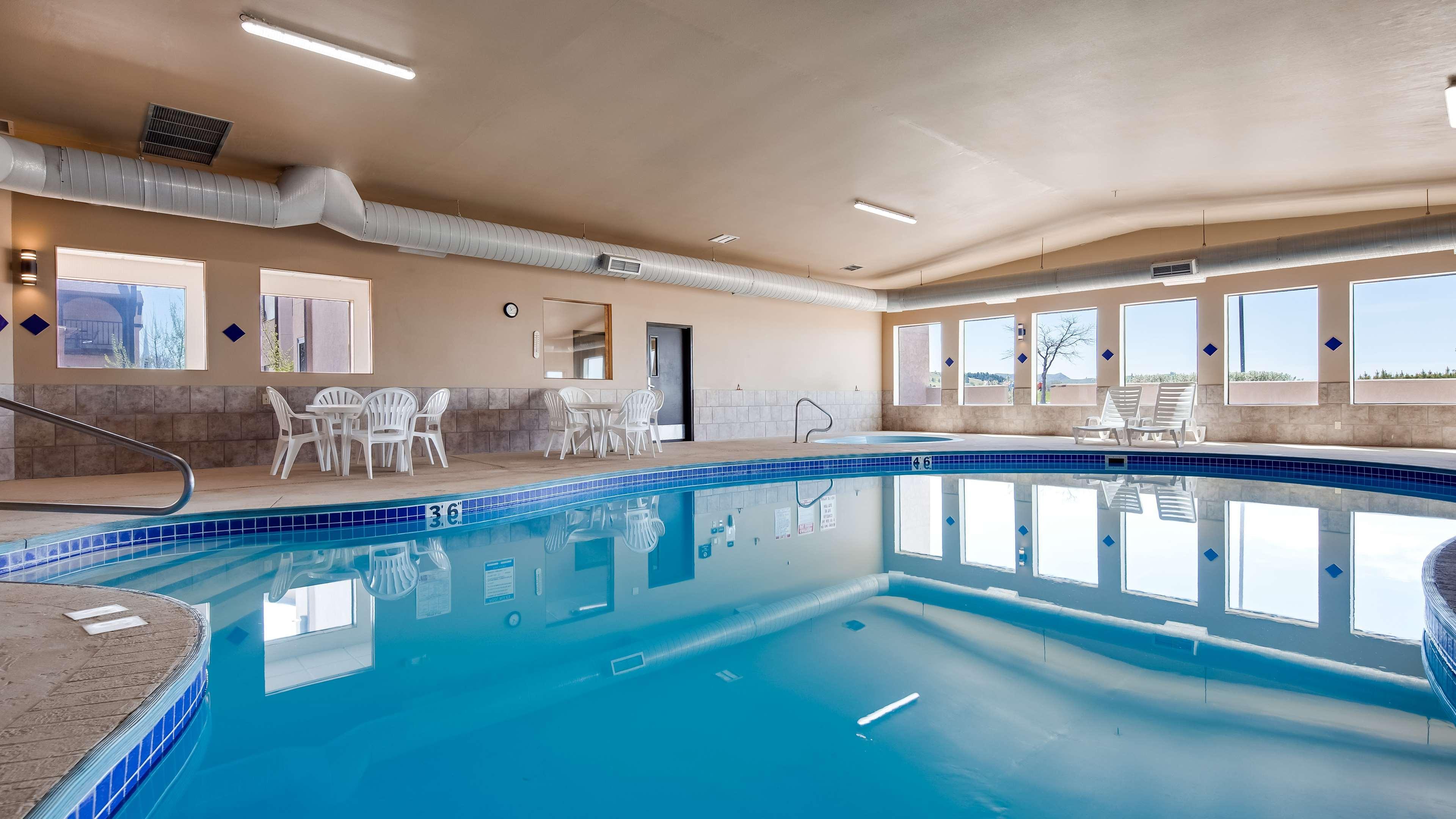 Best Western West Hills Inn Chadron Buitenkant foto