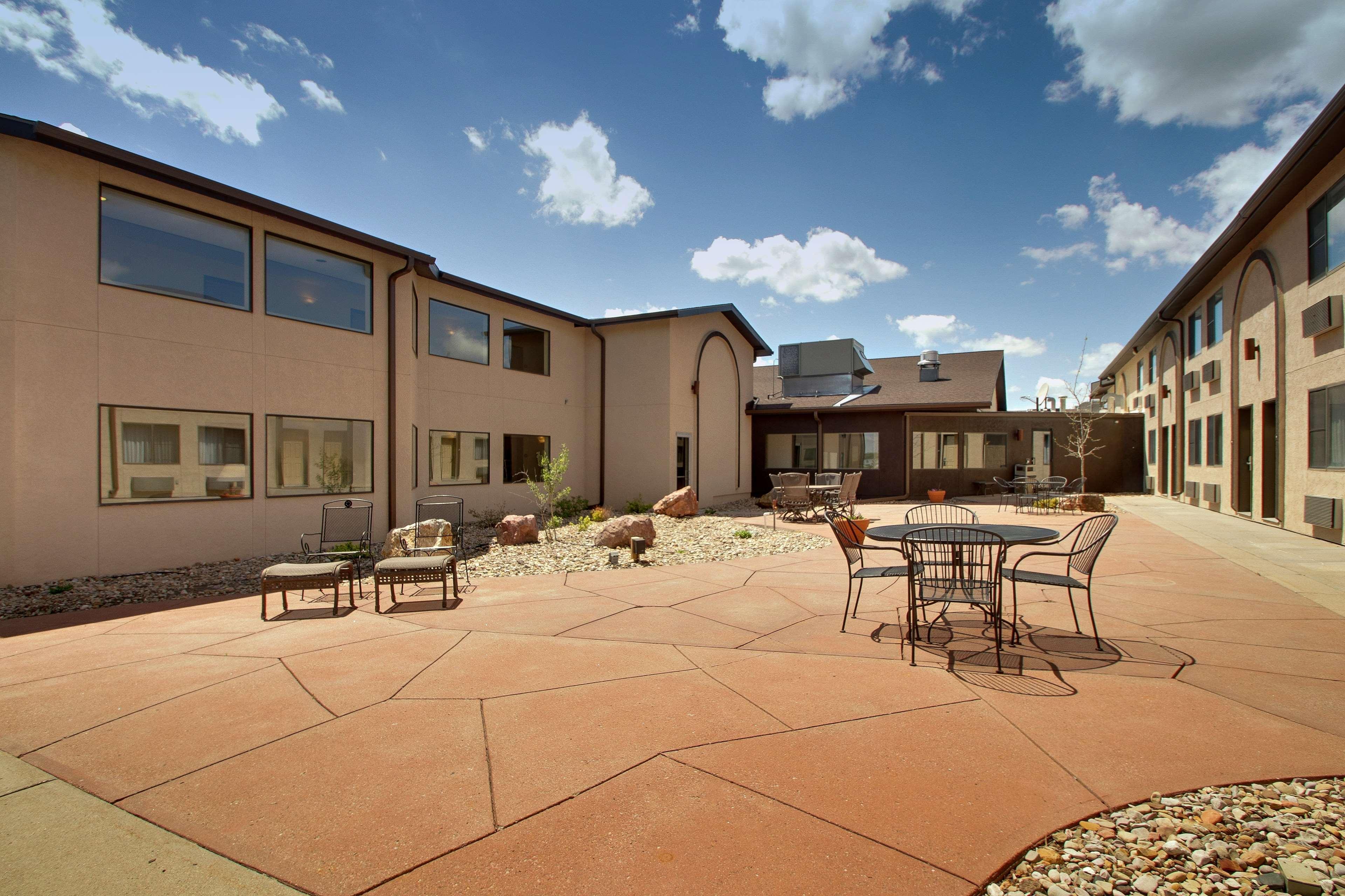 Best Western West Hills Inn Chadron Buitenkant foto