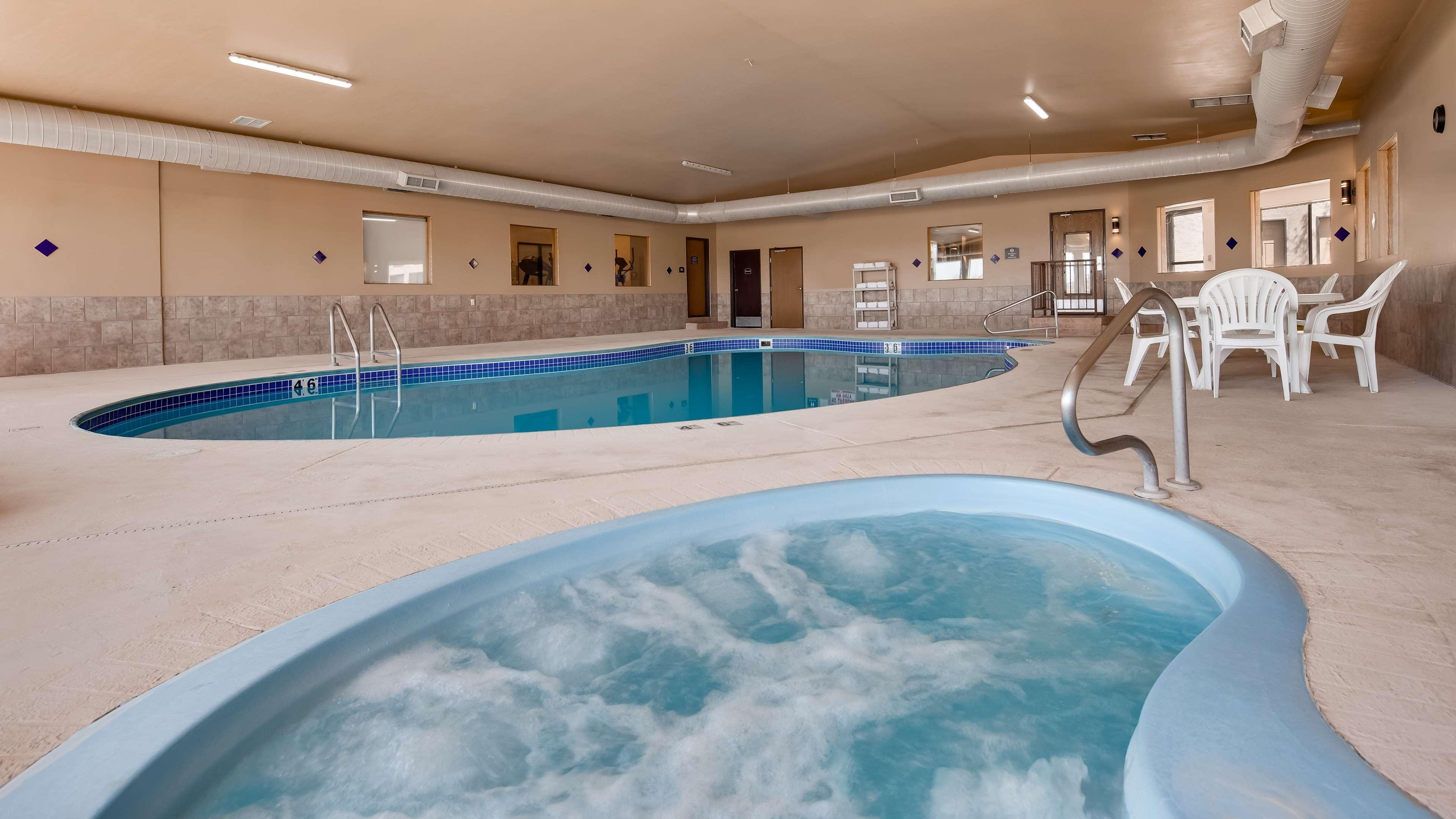 Best Western West Hills Inn Chadron Buitenkant foto