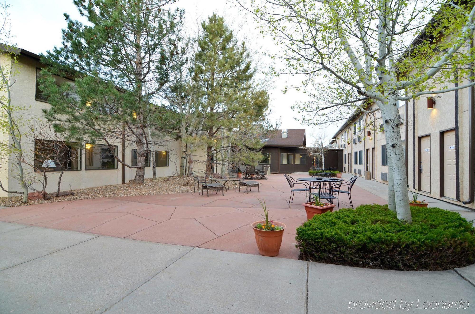 Best Western West Hills Inn Chadron Buitenkant foto
